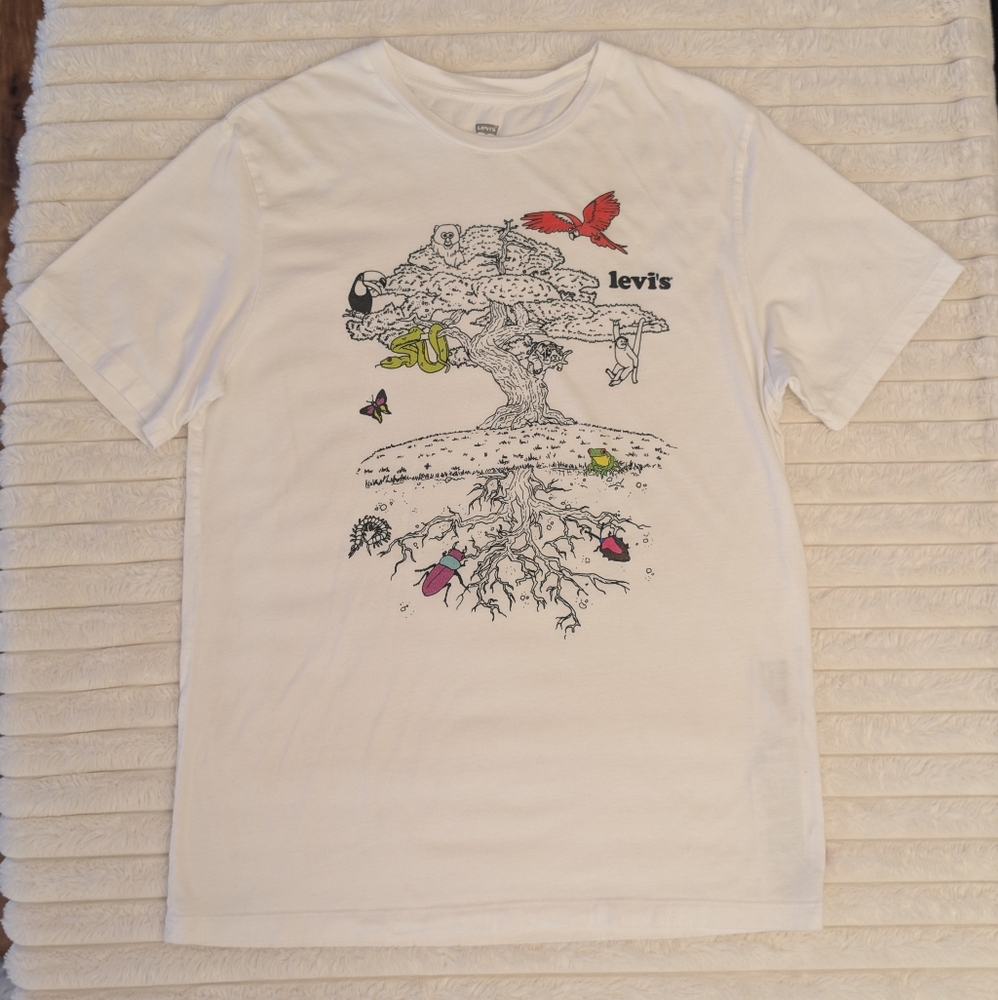 💜 3/$30 - Levi's Cream Tree Graphic Tee